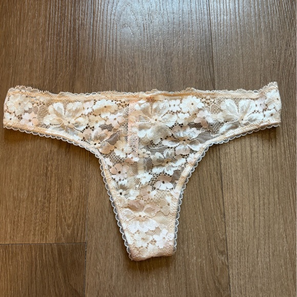 NWOT Bundle of 3 Victoria’s Secret Body by Victoria Thongs, Size Small - Picture 2 of 7